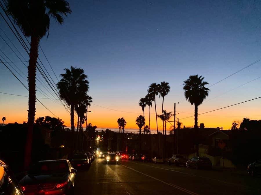 高木りなさんのインスタグラム写真 - (高木りなInstagram)「サンセットがあまりにも綺麗だったので 今日は少し遠回りして帰宅しました🧡💙 노을이 너무 예뻐서 집에 가기전에 한바퀴 더~🚘💨 . #nofilter #sunset #losangeles #california #サンセット#夕日#ロサンゼルス#カリフォルニア#노을#로스앤젤레스 #캘리포니아」2月2日 12時31分 - rinasvoyage