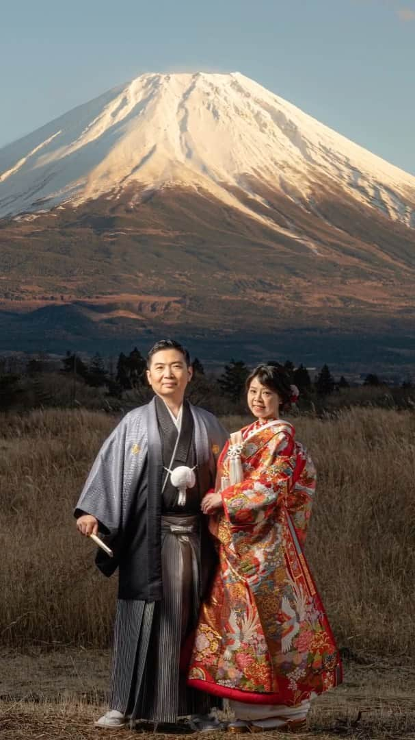 Decollte Wedding Photographyのインスタグラム：「【Mt. Fuji】It's a Miracle Shooting day🤩🤩﻿ ﻿ Photographer @rei_kinoshita_tvb ﻿ @studioaqua.fuji  @decollte_weddingphoto﻿ @decollte_weddingstyle﻿ ﻿ ﻿ #japan #mtfuji #Decolltephotography #weddinginspiration #Weddingphotography #prewedding #weddingphoto #overseasprewedding #japaneseprewedding #landscapephotography #romantic #love #happiness #日本 #海外婚紗 #婚紗 #唯美 #신부 #웨딩 #웨딩사진」