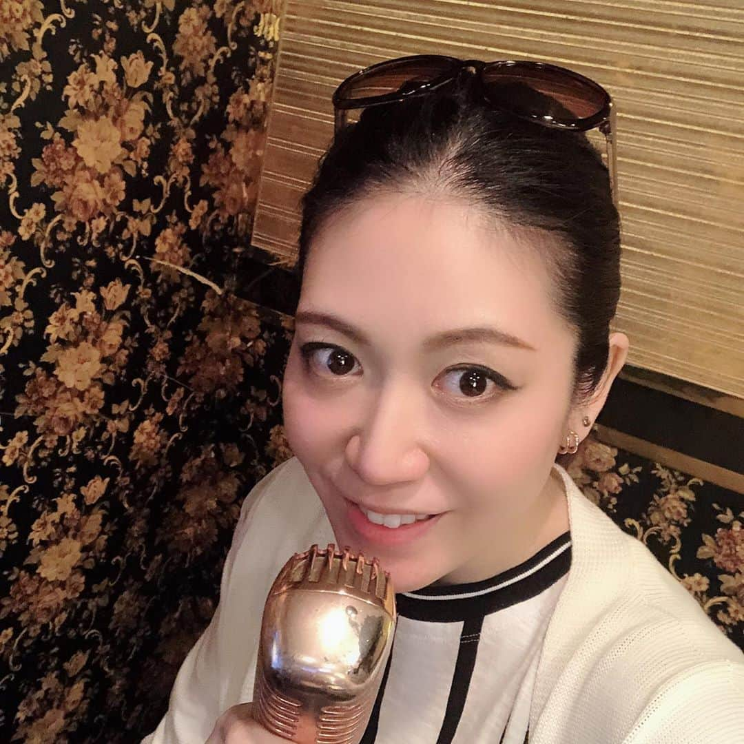 悠未ひろさんのインスタグラム写真 - (悠未ひろInstagram)「十輝いりすちゃん、伶美うららちゃんと共に、宝塚在団中にお茶会やディナーショーなどなど、公演毎にお世話になり、沢山の思い出の詰まった宝塚ホテルで、最後に感謝の気持ちを込めてお仕事させて頂きたい‼️という想いで実現しました今回の企画✨  今回、Instagramにもコメント頂きありがとうございました！ Twitter、Facebookなども反響があり、とても嬉しいです！  ご質問がありました、先行販売についてなのですが、こちらはファンクラブHero's Circleの会員様のみの先行予約となっておりまして、こちらのInstagramなどをご覧になって下さった方は、2／11から阪急交通社さんの方で受付をする予定でございます☺️✊️ そちらの申込先など、追ってこちらにアップしますので、2／11以降にお申し込み頂ければと思います。  また、何かご質問などございましたら、ファンクラブ事務局、事務所などが対応させて頂きますので、ご遠慮なくこちらの方にご連絡ください❤️ funtomochin＠gmail.com 又は 株式会社acali 電話：03-6805-0544 FAX：03-6805-0544 『宝塚ホテルファイナル企画第4弾　スペシャルLIVE　Twinkle Tower』 3月20日(金)、21日(土) ランチ　12：00～13：30 ショー　13：30～14：45 19,000円(お料理フルコース込み) 出演　悠未ひろ、十輝いりす、伶美うらら ピアノ　伊東麻奈 構成　岡本寛子 一般販売2月11日(火)より阪急交通社にて開始予定  #宝塚ホテル #ファイナル企画 #阪急交通社 #悠未ひろ　#十輝いりす　#伶美うらら #twinkle #tower」2月2日 12時46分 - hiroyuumitomo