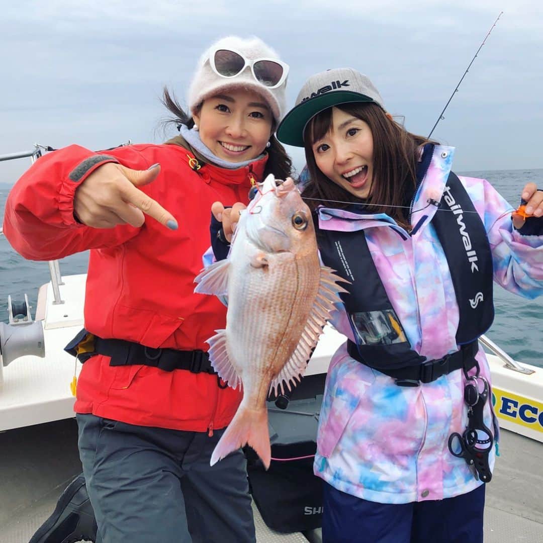 のインスタグラム：「✔︎﻿ 今朝の釣りたガール！﻿ ﻿ 観てくださった方ありがとうございます😻﻿ ﻿ 白墨丸の秋山船長からもらった﻿ ﻿ てけてけシール🙌﻿ ﻿ ちっちゃい鯛が釣れても、これが貰えるとなんか嬉しい🤣﻿ ﻿ 青物まで釣れて、賑やかな1日でした🎣﻿ ﻿ からあげは本当に売れちゃったので、﻿ ﻿ また別の子を探します…🐕😢﻿ ﻿ いま、カンテレドーガやGYAO!、﻿ ﻿ TVerにて無料見逃し配信中です🙌﻿ ﻿ ﻿ ﻿ #タイラバ﻿ #白墨丸﻿ #淡輪﻿ #なおちん﻿ #井上直美　ちゃん﻿ #釣りたガール﻿ #釣り﻿ #釣り好き ﻿ #釣り女子 ﻿ #釣りガール ﻿ #釣り好きな人と繋がりたい ﻿ #それでも釣りに行く ﻿ #頭脳戦﻿ #からあげ﻿ #村西からあげ﻿ #良い出会いがありますように」