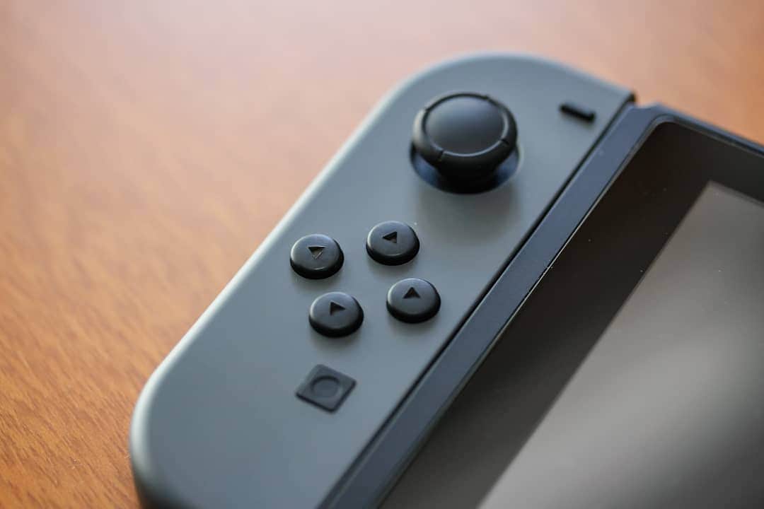 斧口智彦のインスタグラム：「Switch、4枚目。左側Joy-Con。  #写真好きな人と繋がりたい #物撮り#ニンテンドーSwitch#Switch#ゲーム#任天堂#game」