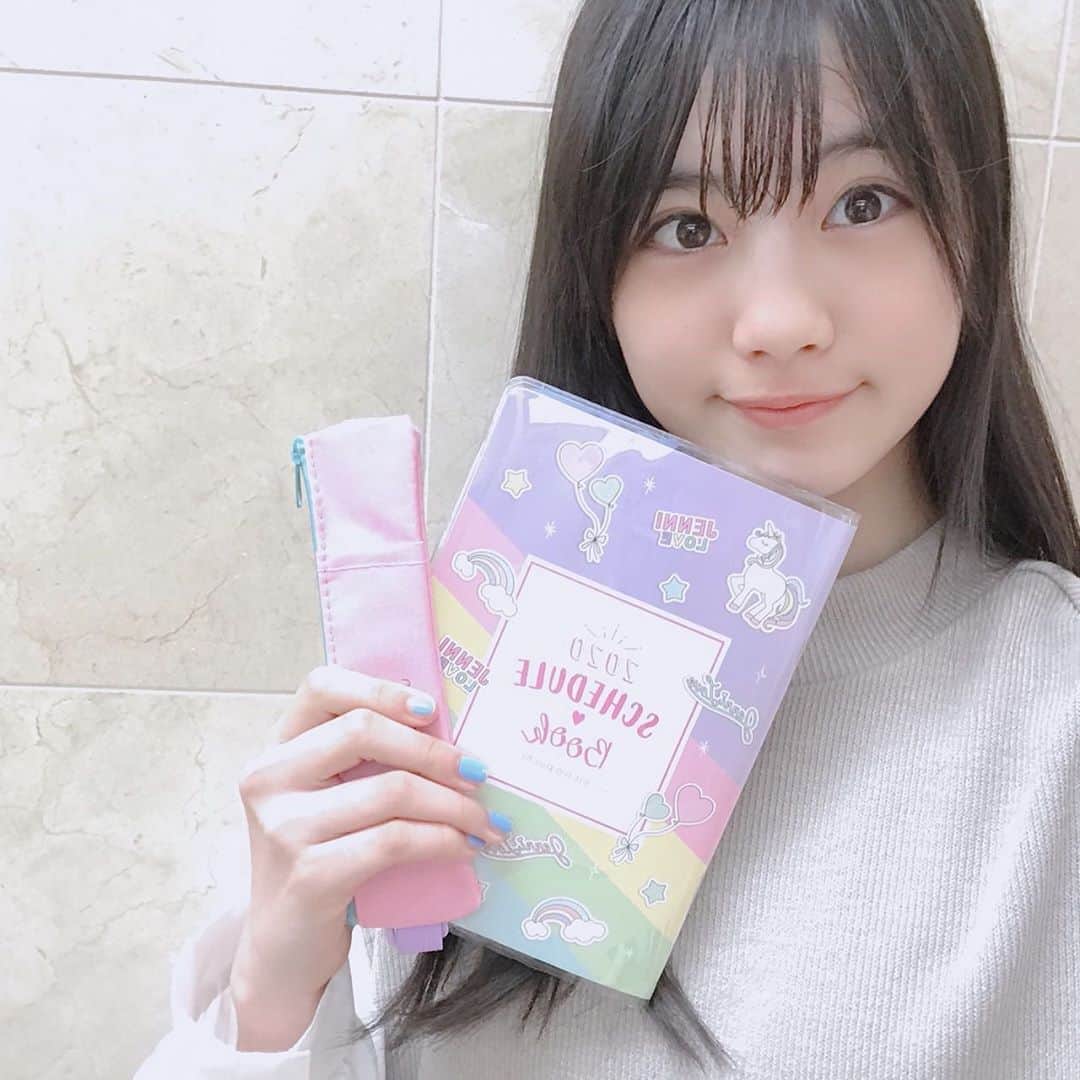 ニコ☆プチのインスタグラム：「💟 #プチモのふろくの使い方 💟﻿ ﻿ ﻿ ﻿ ラストは、ルキ！！！　﻿ ﻿ 💛ルキより💛﻿ ・ このスケジュール帳とペンポ可愛すぎるぅ🦄﻿ スケジュール帳は毎月絵柄が違うから、１ヶ月経つのが楽しみになる！﻿ ペンポーチの方はベルトがついていて持ち運びしやすい✌️﻿ セットでシールもついているの！﻿ 使いやす過ぎて、いっぱい貼っちゃった😋﻿ ﻿ みんなもニコ⭐︎プチ2月号をゲットして、 プチモみたいに #ニコプチふろくのある生活 を楽しもう♪﻿ ﻿ キラチャレでプチモに仲間入りしたメイは 次号のふろく紹介から登場するよ！﻿ ﻿ #ニコプチ　#ニコプチふろく　#ルキ﻿ #プチモ　#ジェニィラブ　#スケジュール帳﻿ #ペンケース　#スケジュール帳の使い方﻿ #手帳タイム　#ニコプチふろくのある生活﻿ ﻿」