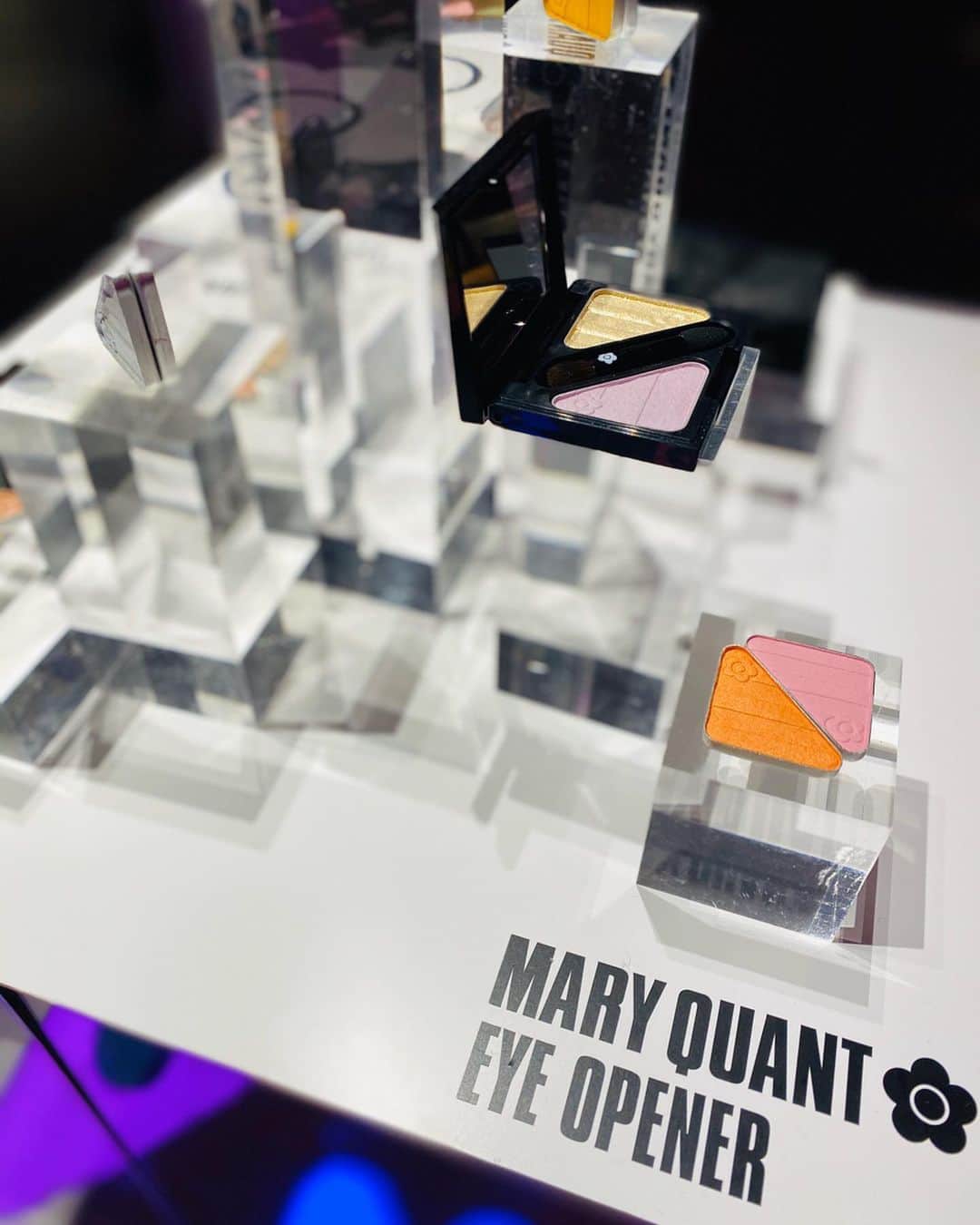 尾崎ありささんのインスタグラム写真 - (尾崎ありさInstagram)「マリークワントのイベントへ💄﻿ ﻿ ﻿ 新しくなったアイオープナーのタッチアップやフォトスポットなど沢山の企画が！﻿ ﻿ ﻿ アイオープナー(アイシャドウ)の現品がもらえちゃうクレーンゲームも🕹﻿ 使いやすそうなマットなテクスチャーのアイオープナーをゲットしちゃった！すごくうれしい🥰﻿ みんなもぜひ挑戦してみてね！﻿ ﻿ イベントは今日までの限定だよ♪﻿ ﻿ ﻿ ﻿ ﻿ ﻿ #トーキョーミント #tokyomintoo #ミントアンバサダー #都営交通 #青山一丁目 #マリークワント #maryquant #popup #touchup #タッチアップ #イベント #アイオープナー #アイシャドウ #spotify #event  #コスメ紹介 #コスメレビュー #美容 #美容好きな人と繋がりたい  #make #eyeshadow #makeup #コスメ #コスメ好きさんと繋がりたい #アイメイク #cosmetics #コスメ部 #コスメ垢 #beauty #東カレ倶楽部」2月2日 13時51分 - also1219