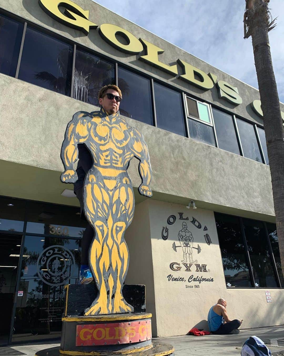 前田健太さんのインスタグラム写真 - (前田健太Instagram)「💪💪 GOLD'S GYM. ベニスにあるゴールドジムに 初め行ってきました！ ゴールドジム一号店！ 人も多く、設備も充実していて 楽しかった😊 #goldgym  #ゴールドジム #一号店 #筋肉すごい人いっぱい #この日のジムの中で #僕が1番細いレベル #みんなすごかった #４年住んでて初 #また行きたい」2月2日 13時48分 - 18_maeken