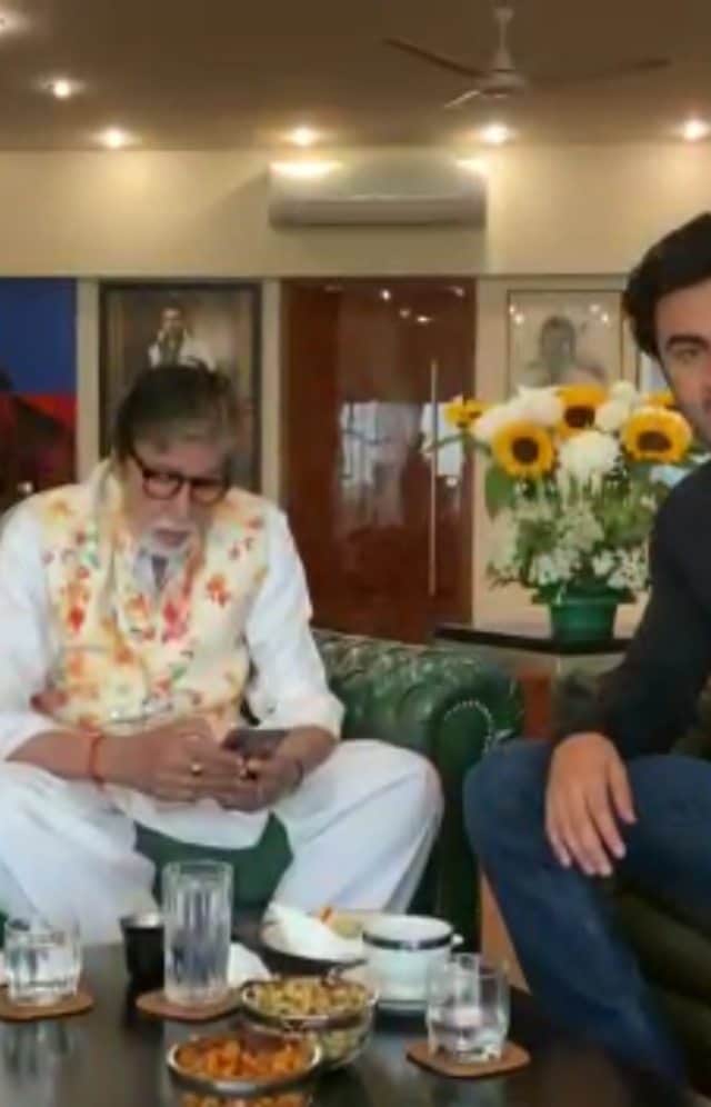 アリア・バットのインスタグラム：「@amitabhbachchan #RanbirKapoor #AkkineniNagarjuna @imouniroy @ayan_mukerji @ipritamofficial @karanjohar @apoorva1972 #NamitMalhotra @marijkedesouza @dharmamovies @foxstarhindi @brahmastrafilm」