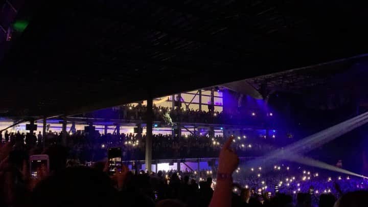 のインスタグラム：「Just me and a few others hanging with @ladygaga tonight. Pretty chill. #supersaturdaynight @itsonatt #ATTtv oh and saw her the other night talking with @oprah and was awed by her ability to risk so much of herself sharing all her vulnerabilities, challenges, and views on mental health. She puts everything out there...bold and mindful. #itsaprocess #onedayatatime」