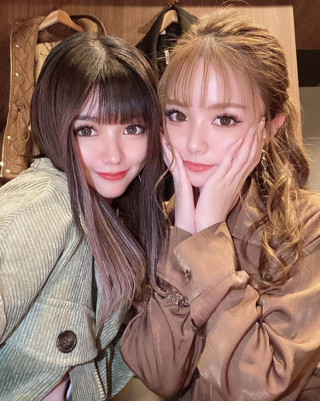 桜井美悠（みゆみゆ）さんのインスタグラム写真 - (桜井美悠（みゆみゆ）Instagram)「. 久々ごはん👭♪ . 焼肉屋さんに行って とろけるくらい美味しかった、、🤤🥩 なちょの食べてる時の顔が可愛くて1番好き☺️ . 次は焼き鳥行きたいね‼︎ ありがとう💫」2月2日 20時08分 - miyumiyu1112