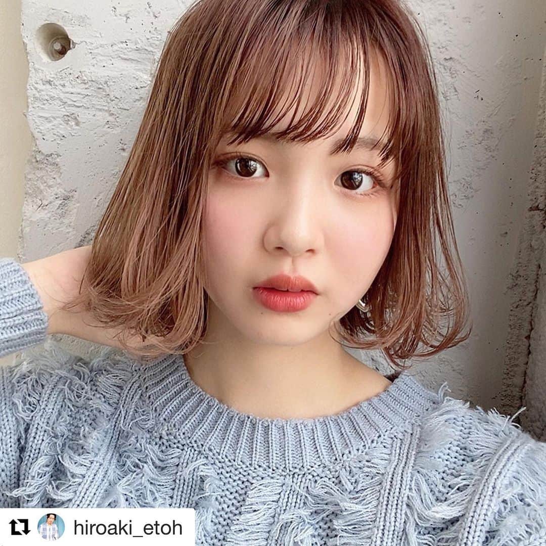 のインスタグラム：「#Repost @hiroaki_etoh with @get_repost ・・・ めいちゃん2nd #throwカラー  #大名 #sunnyside #ラベンダーグレージュ #福岡サロモ  #インナーパープル  #インナーカラー #美容室 #hair #beauty #throw #きりっぱなしボブ #デニム #ゆるふわ #おフェロ #ピンクバイオレット #ブルージュ #グレージュ #インテリア #ピンクベージュ #透明感 #ダブルカラー #きりっぱなし#スロウカラー」