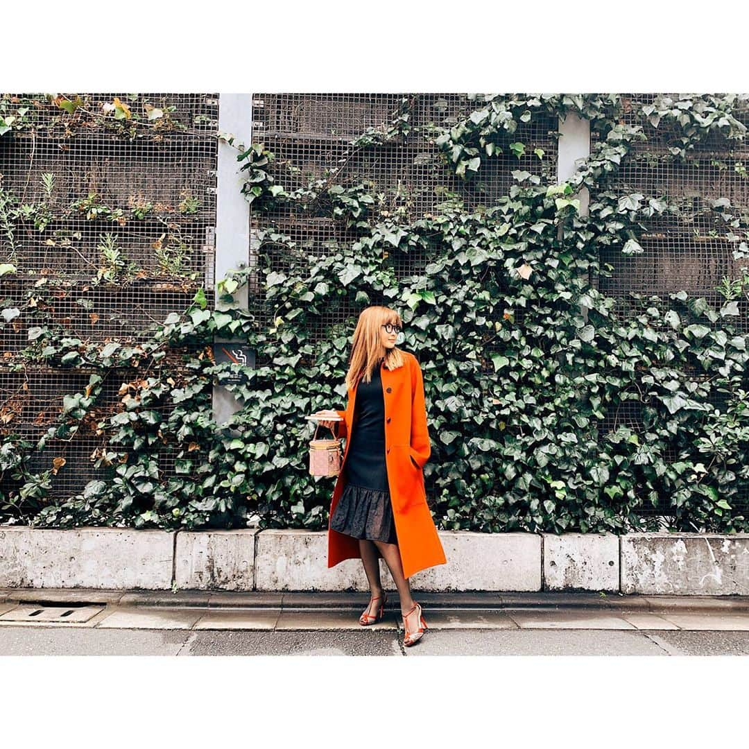 紗栄子さんのインスタグラム写真 - (紗栄子Instagram)「🇬🇧 glasses @ayame_id  coat @hermes  one piece @alexandermcqueen  bag @louisvuitton  shoes @manoloblahnikhq」2月2日 15時36分 - saekoofficial