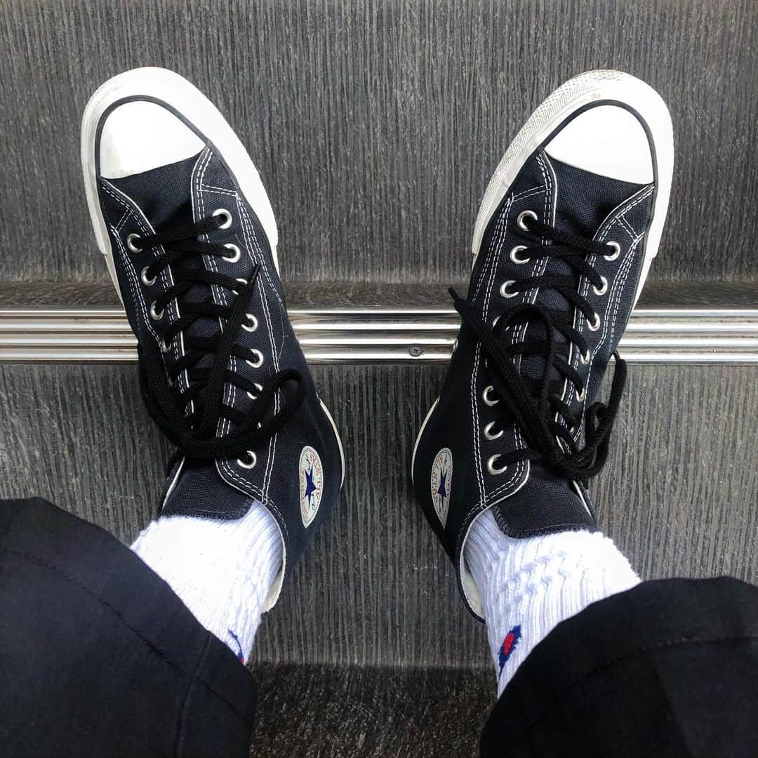 小川哲史のインスタグラム：「全色揃えたい🖤 #converseaddict」