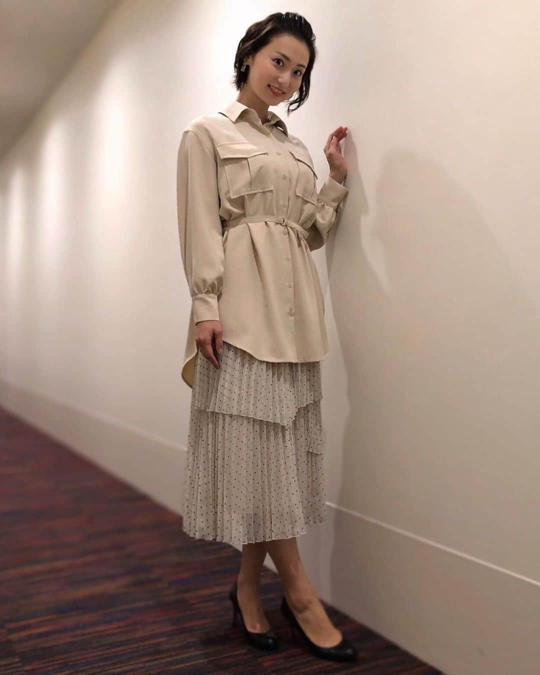 本間智恵さんのインスタグラム写真 - (本間智恵Instagram)「﻿ ﻿ 今日は取材でキャンピングカーのイベントに来ています🚘 私の普段の担当曜日ではありませんが、水曜午後の「ワイド！スクランブル」のコーナー「The Life相談所」で放送予定です🤗﻿ ﻿ このあと18:00からは﻿ BS朝日「激論！クロスファイア」﻿ 今回は、カルロス・ゴーン被告の主張をきっかけに注目されている日本の検察・司法制度の問題点や、安倍政権を取り巻く疑惑に対して検察はどう動くのか？などお聞きしていきます。﻿ ﻿ MC﻿ 田原総一朗、本間智恵﻿ ゲスト﻿ 郷原信郎　弁護士﻿ 青木理　ジャーナリスト﻿ (敬称略)﻿ ﻿ #ootd﻿ #Dress... #Andemiu﻿ #Earrings... #Ayu﻿ ﻿ #テレビ朝日 #アナウンサー #本間智恵 #激論クロスファイア #gekiron  #BS朝日 #衣装 #アナウンサー衣装 #ポケットつきブラウス #ミディシャツ #シアードットスカート#ドットロングスカート #ドットスカート #ロングスカート #スティックピアス #ボタニカルピアス」2月2日 16時49分 - chiehonma