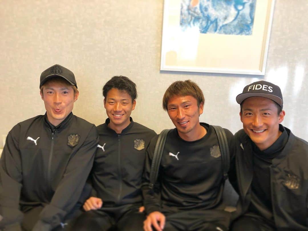 都倉賢のインスタグラム：「2週間の宮崎キャンプお疲れ様でした👏👏👏 干渉し合うことなく程よい距離感が絶妙の4人部屋でした！笑  チームとしても個人としても沢山の成長を感じた2週間。  シーズン開幕が楽しみだな😍😍😍」