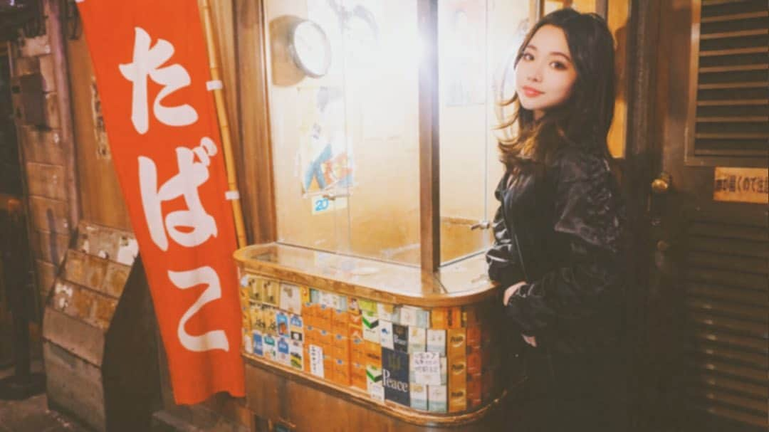 藤子さきさんのインスタグラム写真 - (藤子さきInstagram)「ラーメン食べ過ぎて毛穴からにんにくの匂いがしそう。 #retrogirl #retro #retro_japan_ #Photograph#Lady#Fashion#Photography#World #sony #sonyalpha」2月2日 17時02分 - fujikosaki81