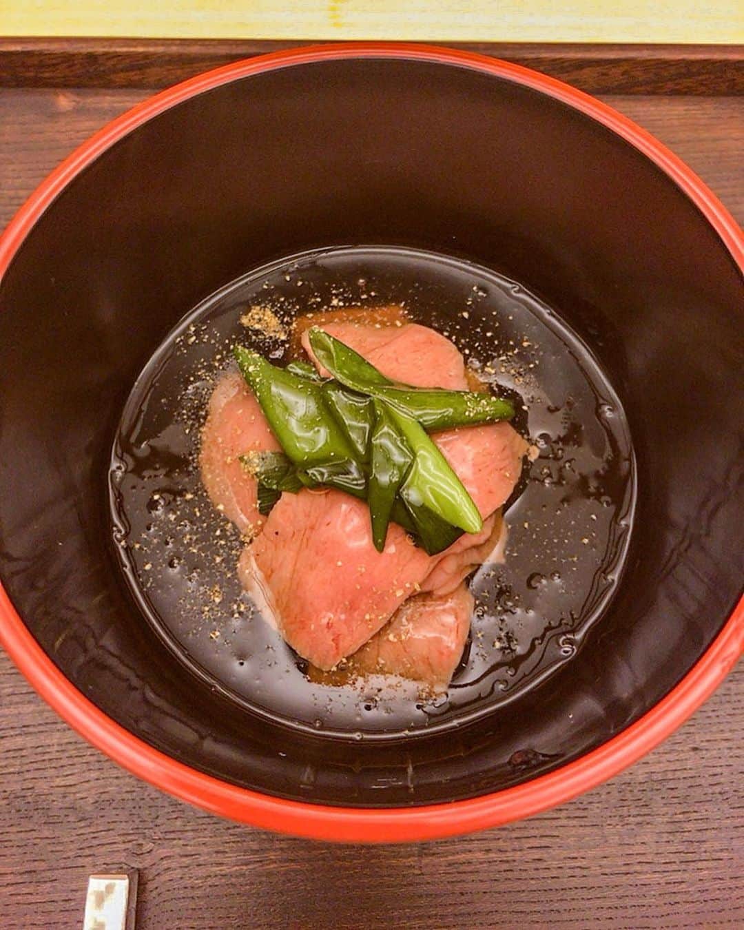 金子藍さんのインスタグラム写真 - (金子藍Instagram)「【のぐち 継】 @chinaapoo ちゃんに誘っていただき京都へ🚅 . ご飯のお供が美味しすぎると京都にご飯来るといつも思う👏 . そしてデザートの抹茶のマカロンが美味しすぎる 中身は餡子💓 これテイクアウトしたかった . 👍🤙✌️で大はしゃぎした夜でした、去年ね  #京都 #のぐち継 #肉吸い #京都グルメ #京都ごはん #京都ディナー #グルメ #関西グルメ #haneypresets #美味しいご飯 #外食 #ディナー #旅行」2月2日 17時23分 - aikaneko_surf