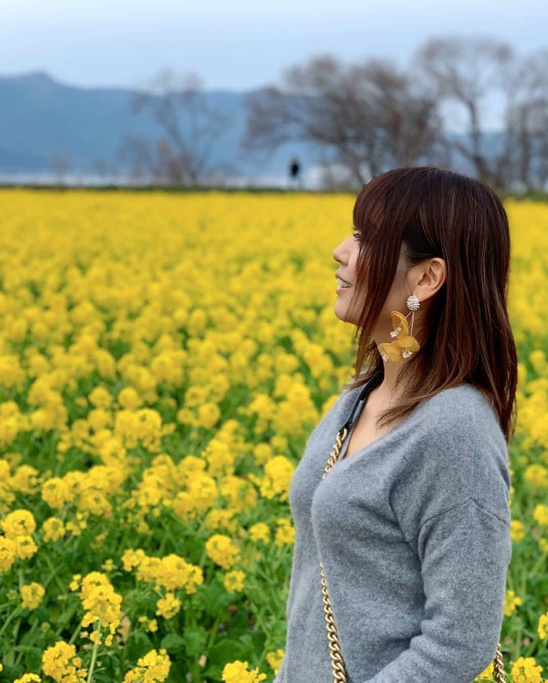 ikuさんのインスタグラム写真 - (ikuInstagram)「こんばんは♡ おつかれさま♡ ・ 菜の花と私！💛 ・ #ポートレート#ポートレート女子#菜の花#菜の花畑#風景#景色#絶景#日本の風景#早咲き菜の花#なぎさ公園#滋賀#Japanese#japanesegirl #Japan#ig_Japan#Flower#me#photo#photography #景色好きな人と繋がりたい #お花好きな人と繋がりたい #お花好き#花」2月2日 17時59分 - cheriee515