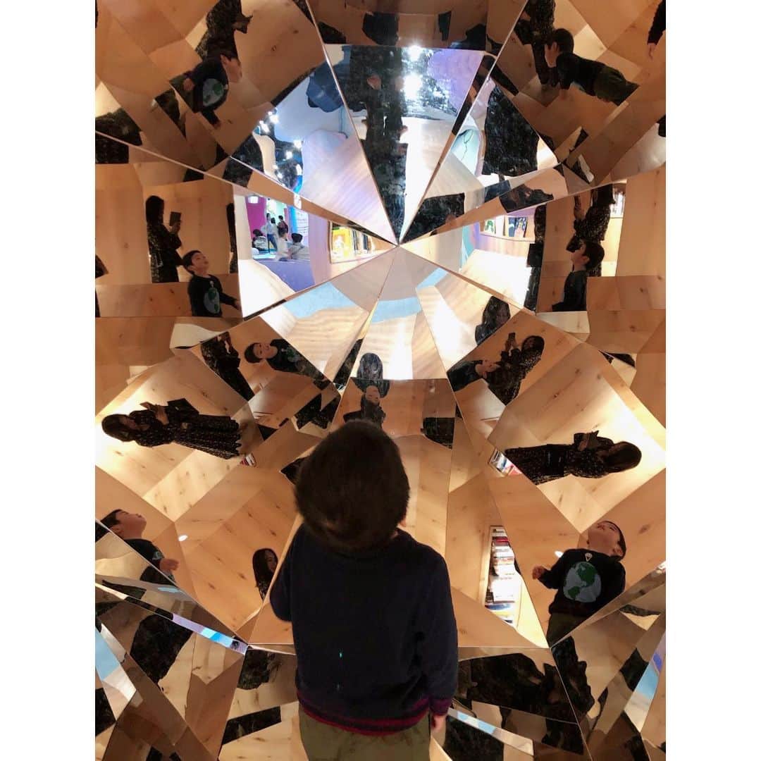 Mayuko Watanabe 渡辺真由子さんのインスタグラム写真 - (Mayuko Watanabe 渡辺真由子Instagram)「昨年5月にオープンした横浜駅直結の @puchukids に遊びに行きました♡ @puchukids は宇宙をイメージした屋内キッズパーク😊✨ 『夢中になれる遊びの中のなかにこそ豊かな学びが溢れている』をコンセプトにしているだけあって7つの星のエリアごとに子供が夢中になって遊べるようになっています💕 1人で遊ぶもの、友達や親と楽しく遊ぶものがあり、息子は汗だくになって楽しんでいました☺️♫ 遊びと学びの専門家が監修する理論と実践に基づいた本格的な遊びの空間✨ お母さんが休めるゾーンや赤ちゃんゾーンもありましたし、おすすめです！ ぜひ行ってみてくださいー😍💕 先日ちょうどFISHBOYさんによるダンスイベントもあったので参加しました😄キレッキレのダンスが凄かった笑 そして息子ももちろん頑張っていましたよ😆👍 #puchu#puchukids#横浜#屋内遊び場#子育て中#男の子ママ#mama#ママ」2月2日 18時09分 - watanabe_mayuko
