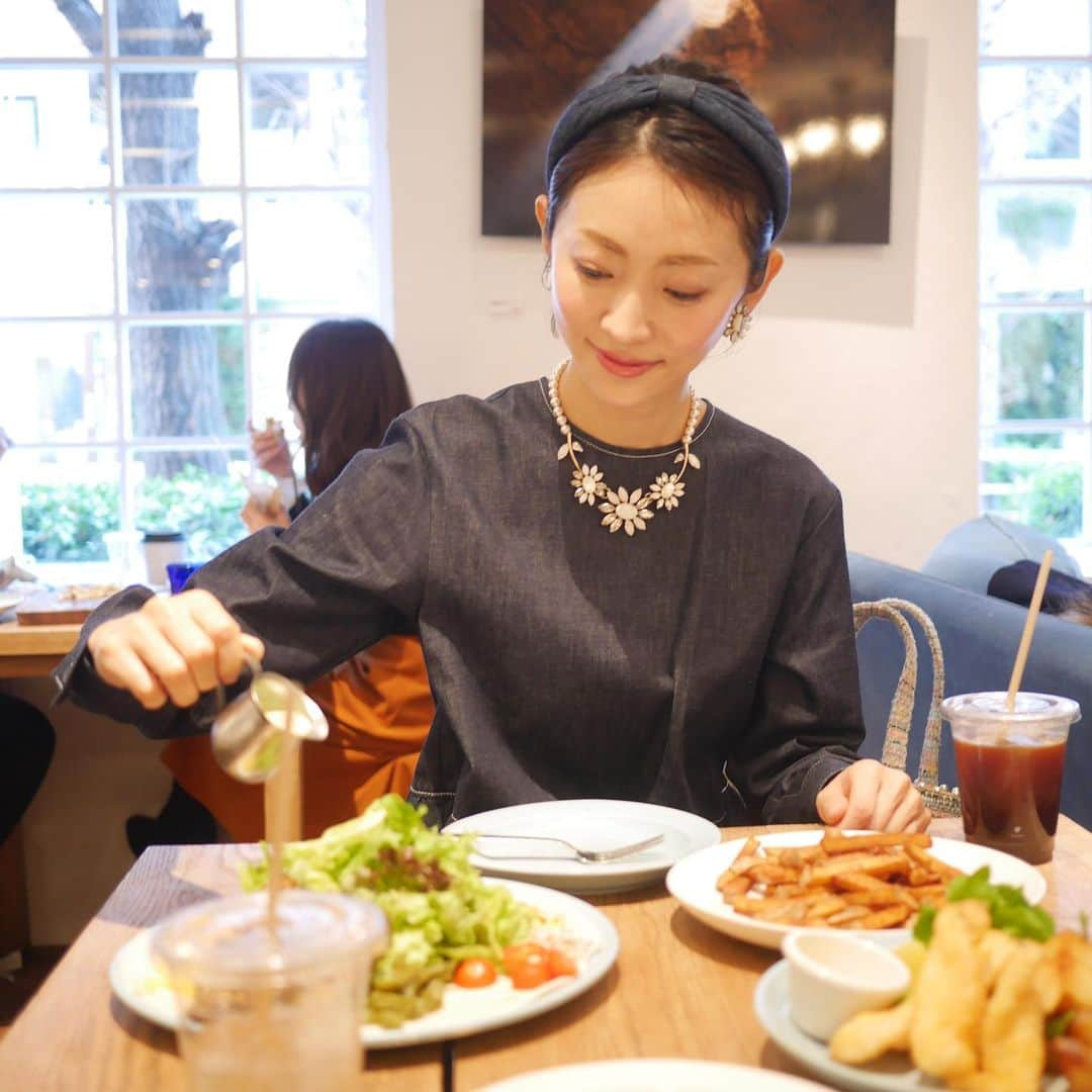 木本泉さんのインスタグラム写真 - (木本泉Instagram)「-﻿ 野菜たっぷりサラダ🥗ランチ﻿ ﻿ お買い物してランチしてのんびりな日曜日☀️﻿ ﻿ ストレッチにも行ったので、身体が軽い⤴️﻿ ﻿ #ronherman#ロンハーマン#ロンハーマン千駄ヶ谷#ランチ#サラダランチ#日曜日」2月2日 18時20分 - izumikimoto