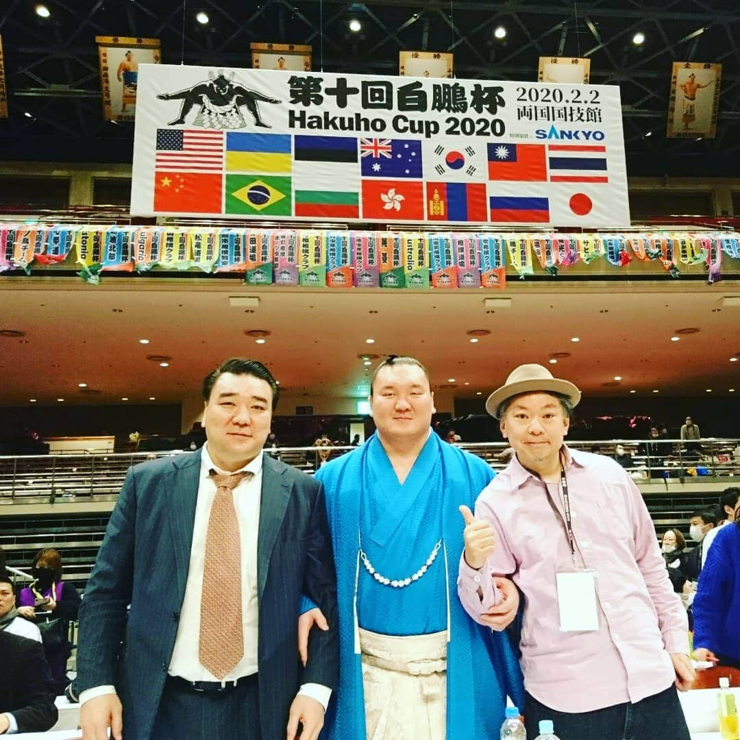 鈴木おさむさんのインスタグラム写真 - (鈴木おさむInstagram)「白鵬杯！決勝戦を見つめる 元横綱・日馬富士さんの背中、そして白鵬関の背中、その奥に元大関琴光喜。 みんな、お相撲が大好きなんです。 日馬富士さん、モンゴルで作った学校が 大成功らしいです。さすがです！」2月2日 18時21分 - osamuchan_suzuki