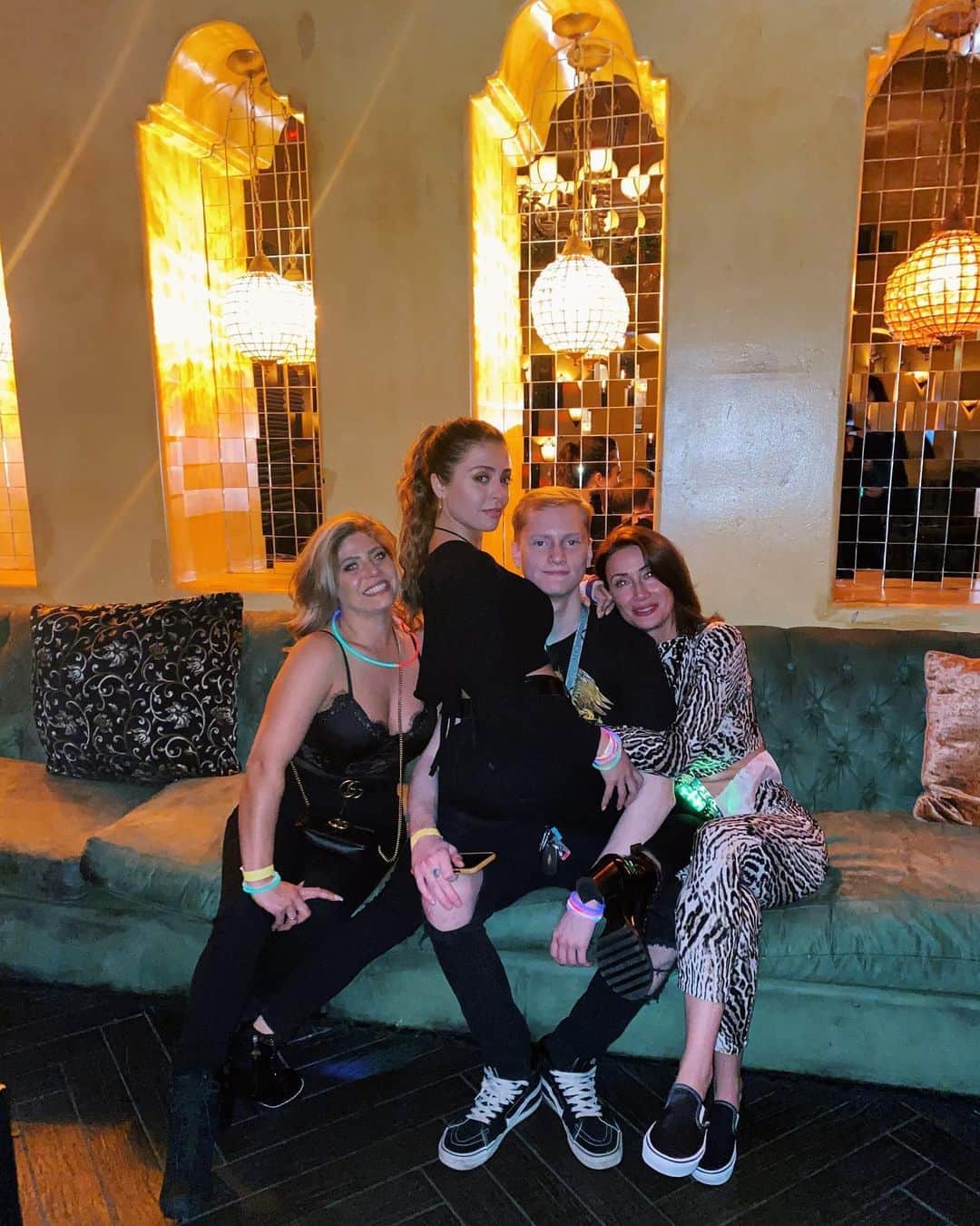 ジャック・レイ・パイルズのインスタグラム：「four sisters walk into magic men. what do you think happened next ?」