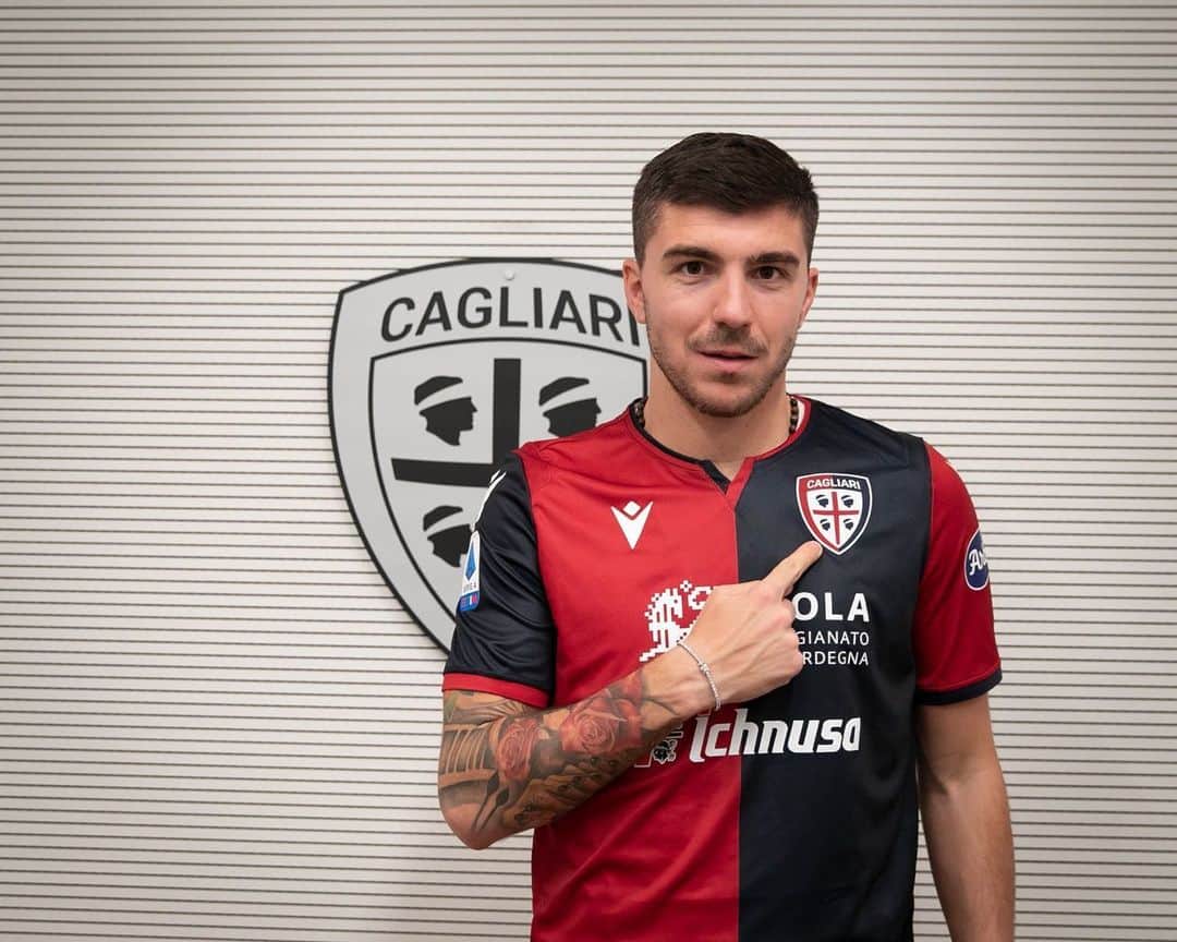 アルベルト・パロスキのインスタグラム：「Felice di iniziare questa nuova avventura ! 💪💪💪@cagliaricalcio 🔴🔵 #forzacasteddu」