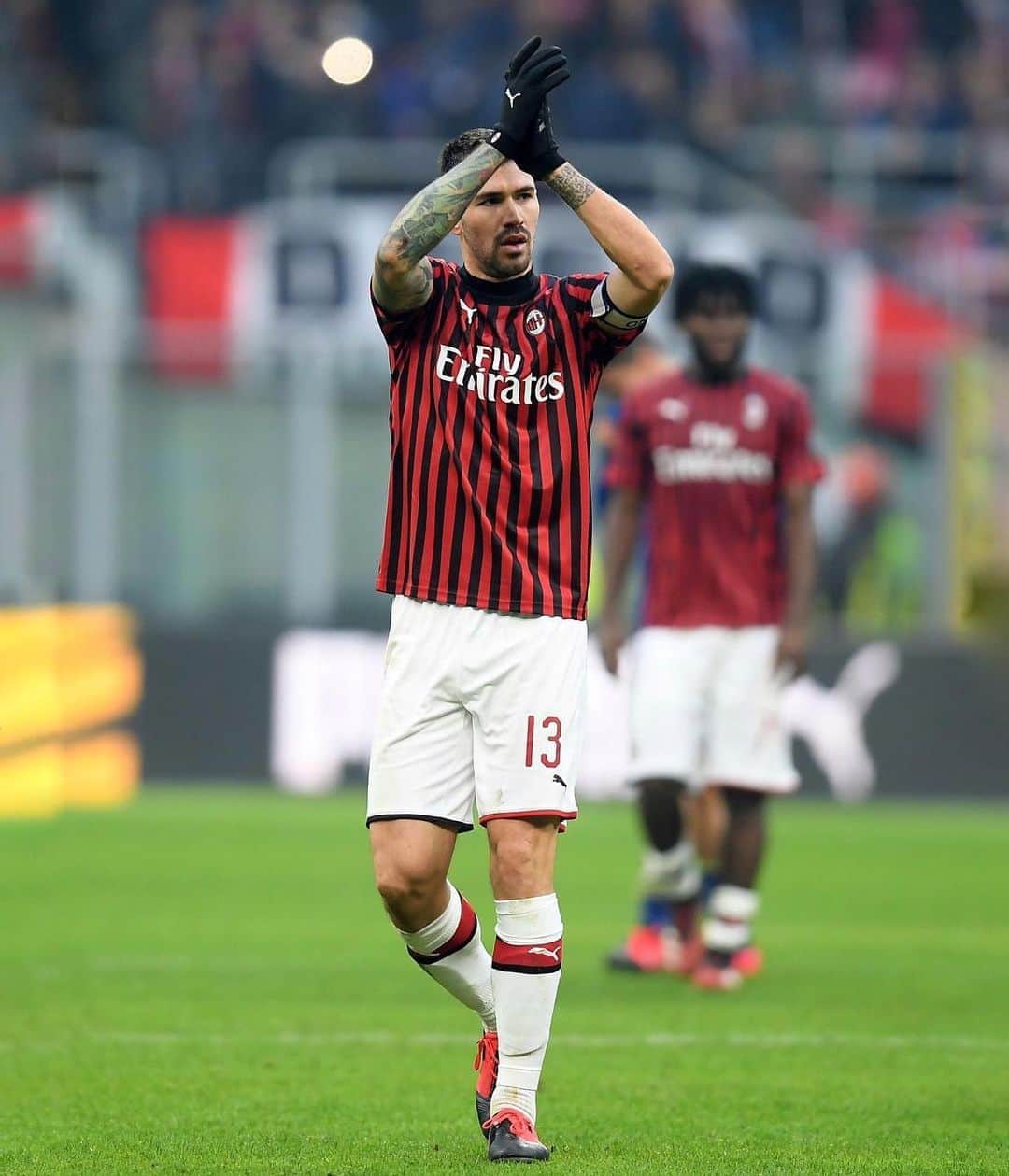 アレッシオ・ロマニョーリのインスタグラム：「#MilanVerona 🔴⚫️ @acmilan @seriea」