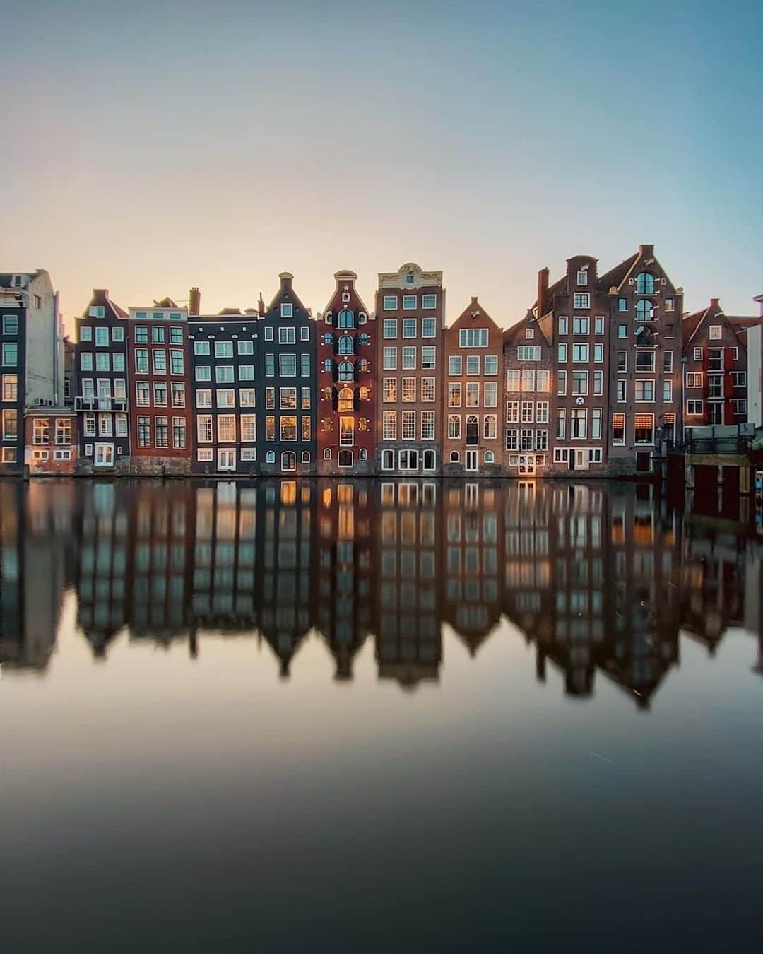 Travel + Leisureさんのインスタグラム写真 - (Travel + LeisureInstagram)「With 60 miles of canals and nearly 7,000 buildings dating from the 18th century or earlier, Amsterdam is one of Europe’s best preserved cities. Read up on the best of Amsterdam at the link in bio. #tlpicks courtesy of @callicles」2月3日 4時03分 - travelandleisure