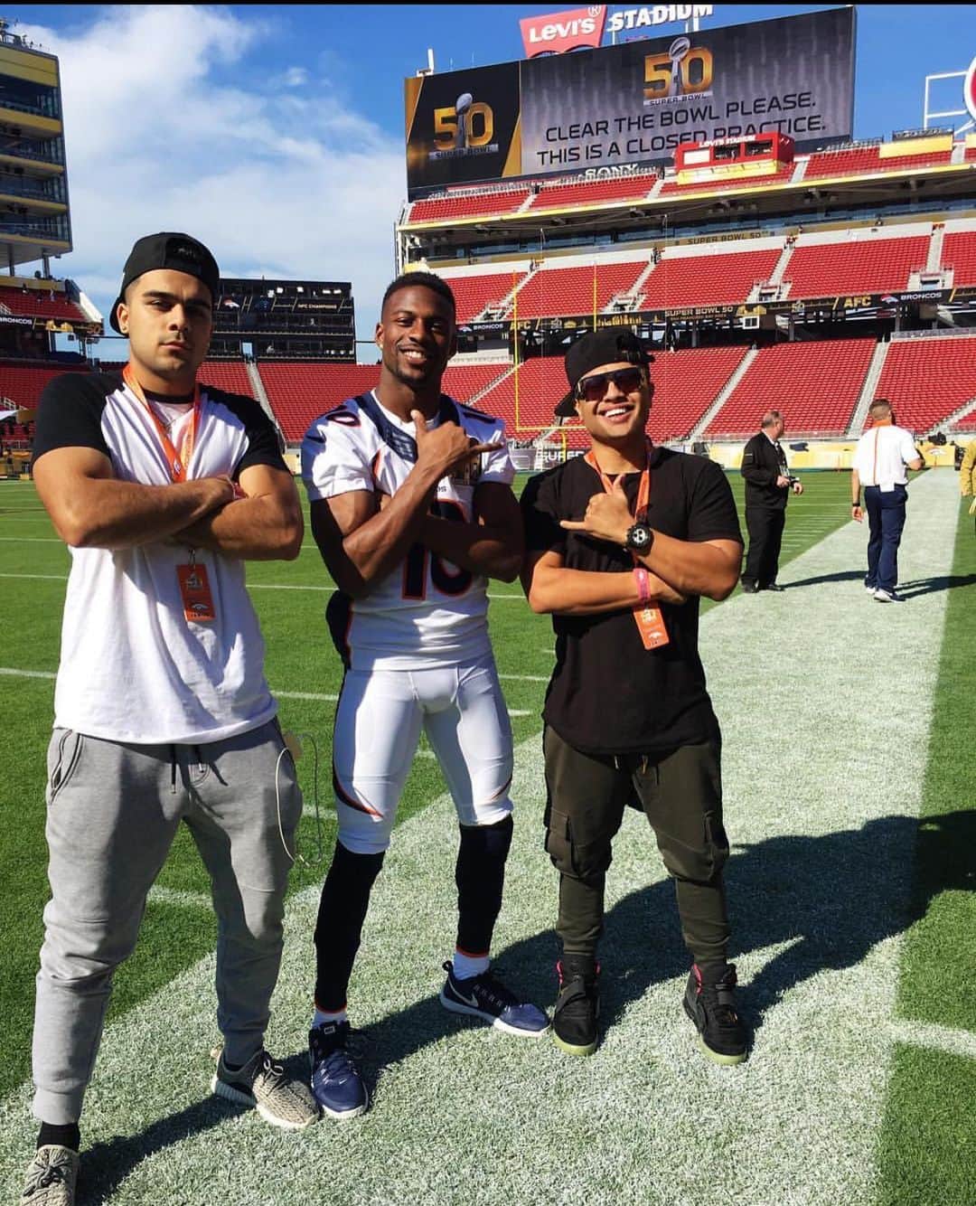 Alfredo Floresのインスタグラム：「MVP!! Bring that 2ND ring home today bro! NO GAMES 🏈💢 #superbowlchamps #mvp」