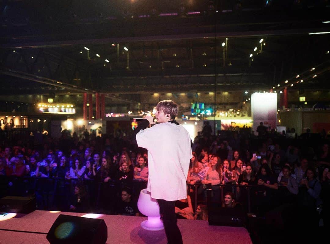 Bars and Melodyさんのインスタグラム写真 - (Bars and MelodyInstagram)「You missed it ? Get your Ticket for the SADBOY TOUR ¥•¥ NOW !!!!! 📷: @domi.wolf  #barsandmelody#tour#germany#austria#poland#hungary#switzerland#uk」2月2日 20時51分 - barsandmelody