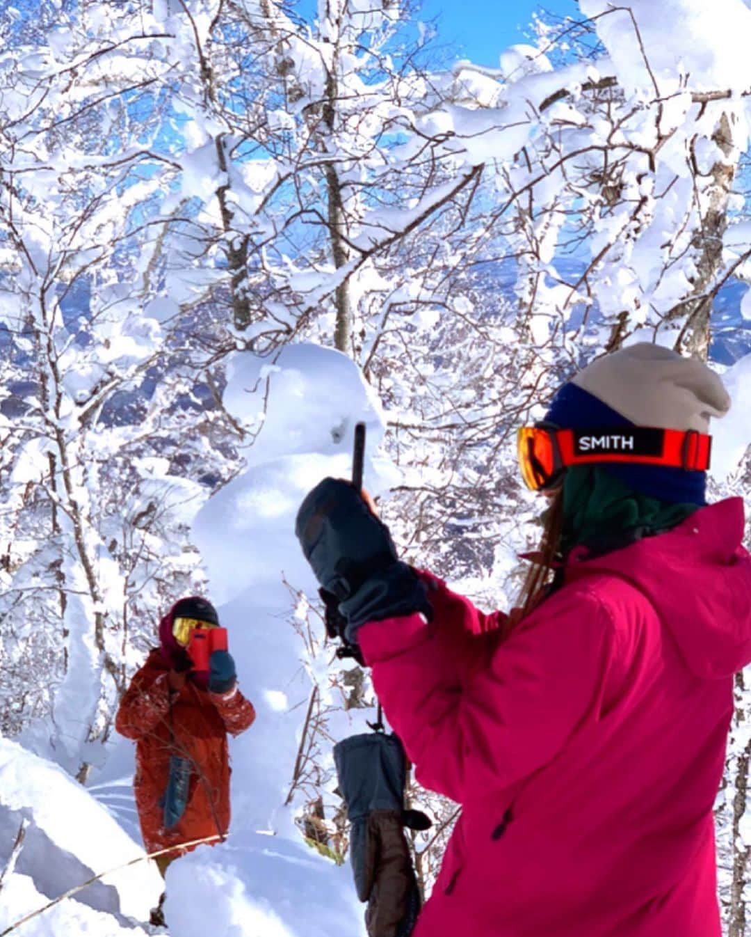 DJGEKIKARAさんのインスタグラム写真 - (DJGEKIKARAInstagram)「毎年恒例北海道🏂 今年は雪が少なかったけど本当気持ちパウダーいただきました❄️ 天候も1日目文句ないピーカン☀️ ステキな写真ばかり、、、 いつもありがとう❄️⛄️☀️👯‍♀️❄️ #北海道 #ルスツリゾート #ニセコ #ヒラフ #いつメン #スノーボード #スノーボード女子 #大好きな友達」2月2日 20時51分 - dj_gekikara