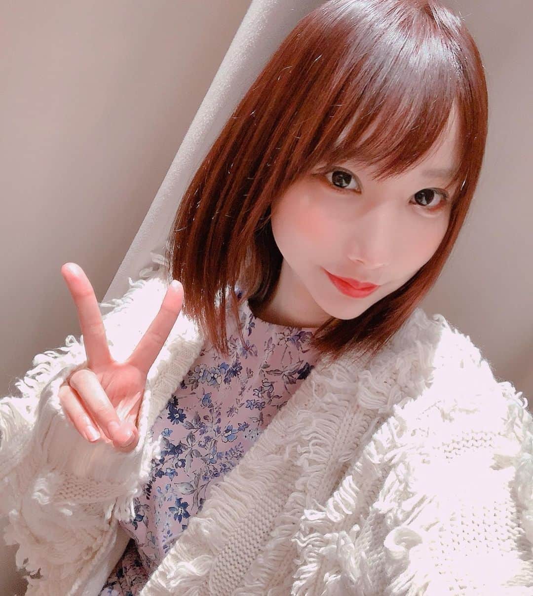 花咲来夢さんのインスタグラム写真 花咲来夢instagram Ijkでカラーとトリートメントして 髪サラサラなった この前は縮毛矯正もしてもらったから 結構髪質変わった 髪の毛とお肌だけはケアを頑張ってずっと綺麗に保ってゆきたい W ちりちり