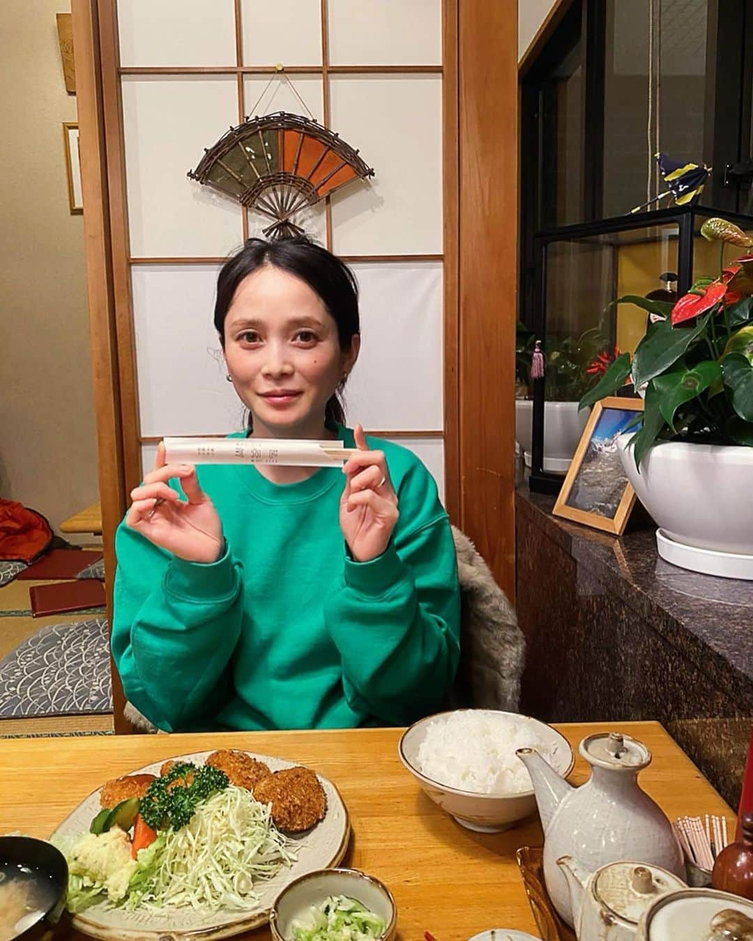 北澤 宏美さんのインスタグラム写真 - (北澤 宏美Instagram)「- たまたまだけどバカ殿みたいになってる🙄頭 あっぱれじゃ🚩  世田谷奥沢にあるとんかつミカド カツカレーが有名みたいだけど ヒレカツ定食Bにした やわらか美味し🥰  また行こ〜  #記念写真　#奥沢」2月2日 21時02分 - romihy58