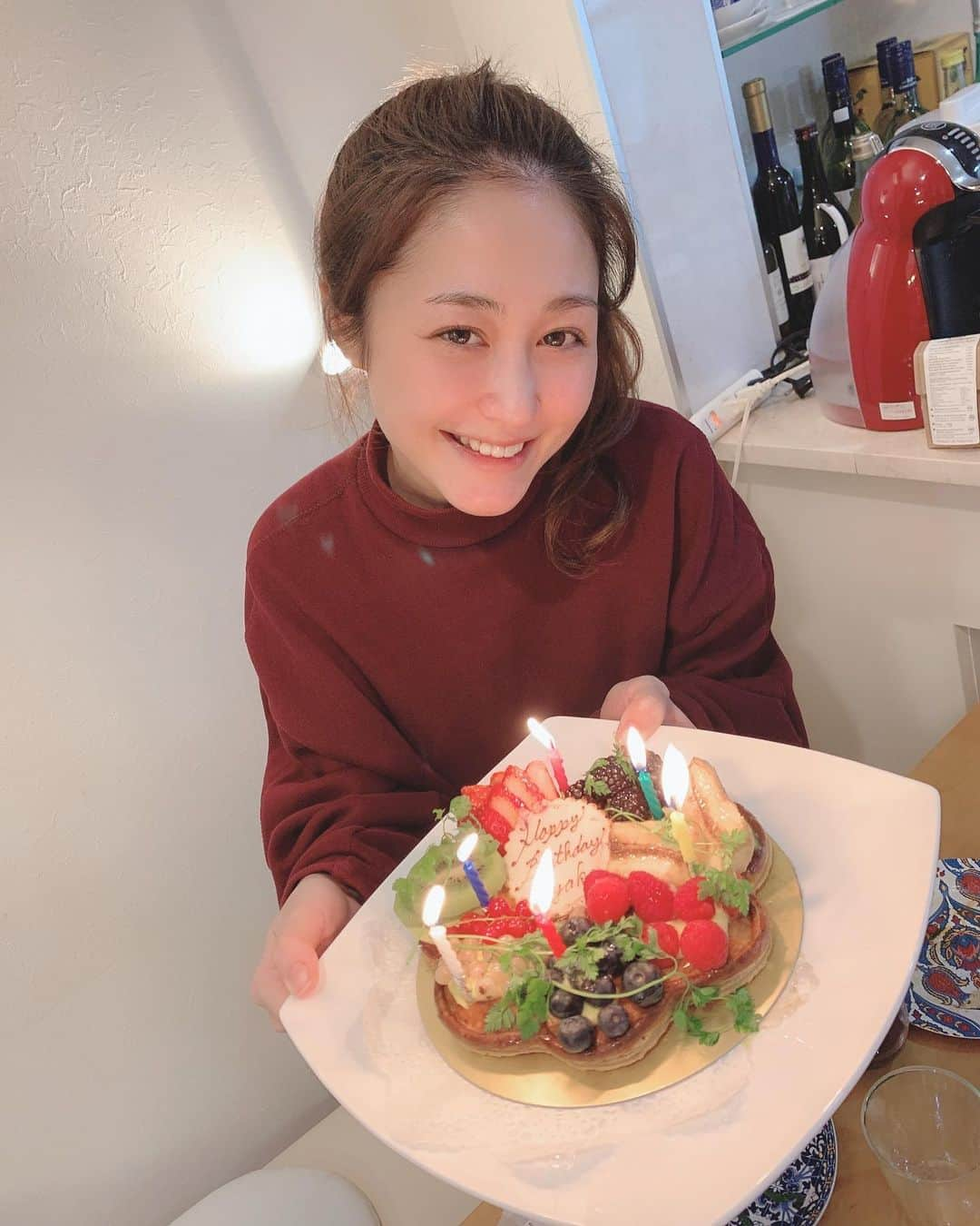 ラリソン彩華さんのインスタグラム写真 - (ラリソン彩華Instagram)「ケーキもワインも美味しすぎました😭👏 #サプライズ#ありがとう#🍷#🎂 #誕生日#2020」2月2日 21時11分 - ayakalarrison