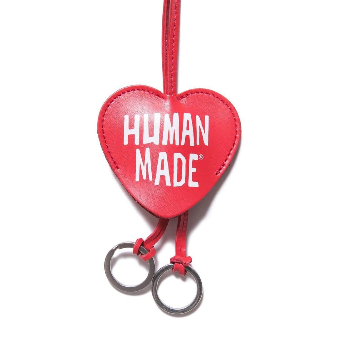 HUMAN MADEさんのインスタグラム写真 - (HUMAN MADEInstagram)「"KEYRING LEATHER NECKLACE" now available in store and online. www.humanmade.jp  ハート型のキーリングレザーネックレスです。ハート下部からキーリングが飛び出し、鍵をセットできます。 Heart-shaped leather lanyard. The key ring pops out from the bottom of the heart to attach keys.」2月2日 21時12分 - humanmade