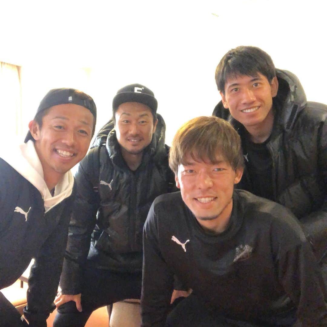 清武弘嗣のインスタグラム：「宮崎キャンプ終了！ 大きな怪我なく、充実したキャンプでした！ 同部屋はこの4人で、毎日楽しく過ごしました！ 少し休んで、またスタートします！ . #まずは怪我なく #今年もキャプテンになりました #みんなの力を借りながら #頑張ります👍」
