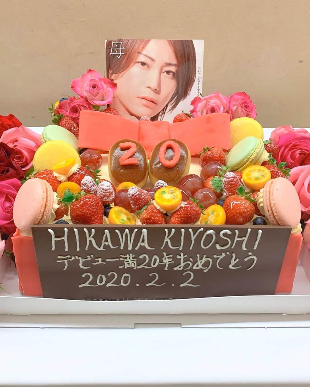 氷川きよしさんのインスタグラム写真 - (氷川きよしInstagram)「2000年2月2日今から20年前氷川きよしは誕生しました。初めて撮影したアーティスト写真はトタン壁の前でしたw ２１歳の時。 20年間皆さん愛をありがとうございます！感謝！  by kii  #氷川きよし #hikawakiyoshi #21歳 #20th #kii #bykii #キヨラー」2月2日 21時16分 - hikawa_kiyoshi_official