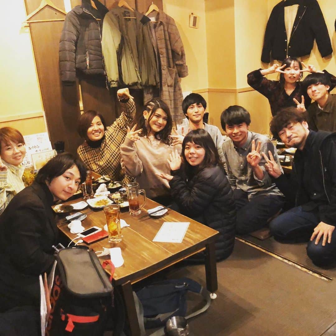 川本睦子さんのインスタグラム写真 - (川本睦子Instagram)「My student’s graduation gig! ﻿ ﻿ 昨夜は、講師をしている広島文化学園大学での教え子のJULIA @julia.vocal の卒業ワンマン in JIVE。お声掛けいただき、一緒にたくさん歌いました。﻿ ﻿ オリジナルからプログレ、カバーものもとても個性的で、JULIAちゃんの世界観が余すところなく発揮されていました。ほんとにこれから期待の大きなシンガーです。﻿ ﻿ すべて自分で企画し、PRも集客もすべてのオーガナイジングも時間をかけてコツコツと、テンパりながらも成し遂げたことが、何よりの学び！﻿ ﻿ これからもっとがんばって良いボーカリストになるんじゃよ〜！﻿ ﻿ ﻿ #広島文化学園大学音楽学科﻿ #広島文化学園大学﻿ #広島文化学園大学ポピュラーボーカル﻿ #JULIA﻿」2月2日 21時23分 - muzco