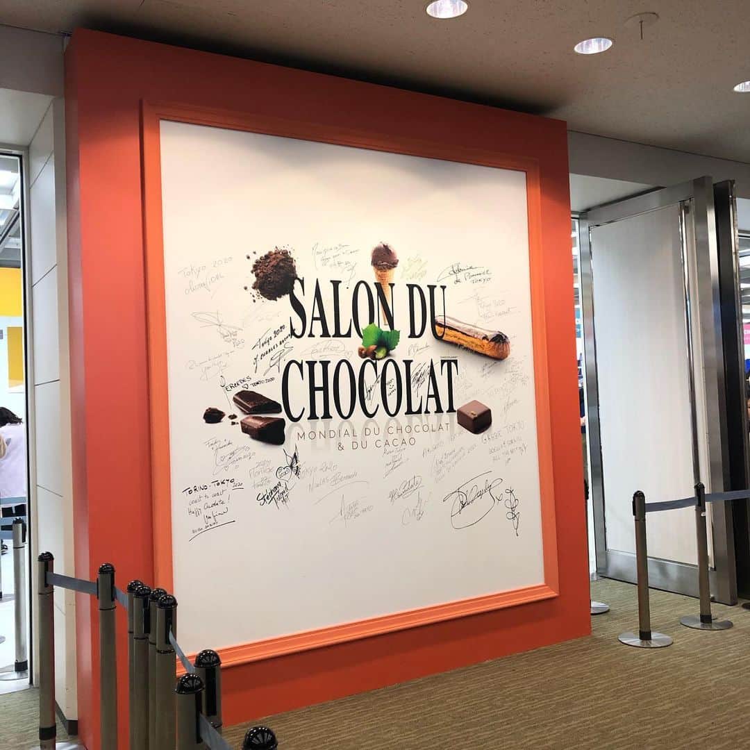 太田理恵さんのインスタグラム写真 - (太田理恵Instagram)「サロショデビューしました💕 高級チョコだらけで最高でした！！ ca ca oのミルクチョコを購入✨ トロける。最高。おすすめ。 自分へのご褒美(* >ω<） #サロショ　#サロンデュショコラ #cacao」2月2日 21時35分 - rie_ota_0622