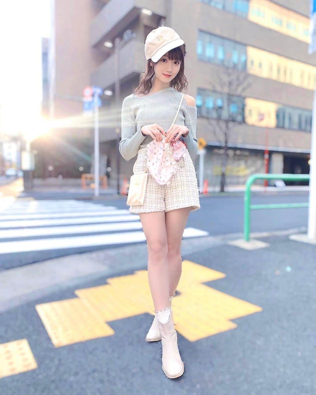 大谷映美里さんのインスタグラム写真 - (大谷映美里Instagram)「💫 ㅤㅤㅤㅤㅤㅤㅤㅤㅤㅤㅤㅤㅤ おジャ魔女どれみちゃんグッズ🌈🦄🍒✨ 世代ど真ん中ですー！！！可愛い！！！ ㅤㅤㅤㅤㅤㅤㅤㅤㅤㅤㅤㅤㅤ 街中でいっぱい身につけるの巻。キャップは 髪型の関係でうまくかぶれなかったのです😚笑 ㅤㅤㅤㅤㅤㅤㅤㅤㅤㅤㅤㅤㅤ ポーチとポシェットとキャップは #おジャ魔女どれみちゃん × #honeysalon 🎶 ㅤㅤㅤㅤㅤㅤㅤㅤㅤㅤㅤㅤㅤ ピリカピリララ…」2月2日 21時40分 - otani_emiri