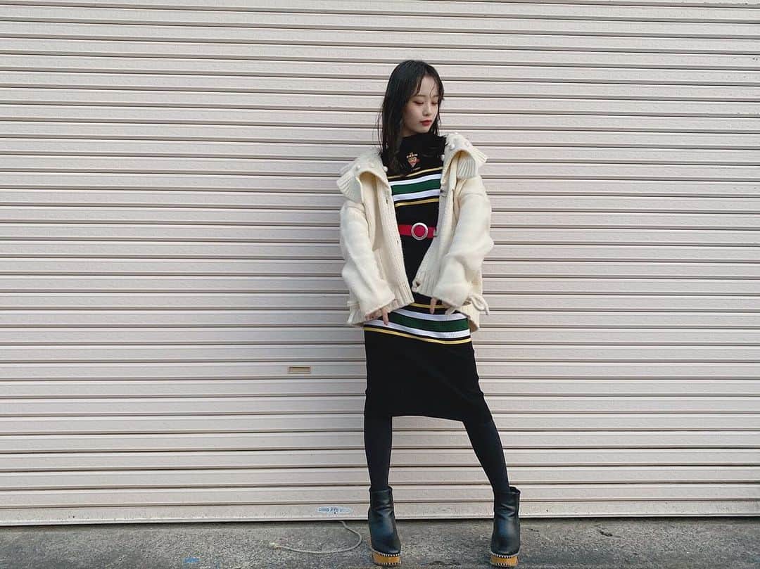 横山結衣さんのインスタグラム写真 - (横山結衣Instagram)「お洋服かわいい🥰  #今日の私服 #kobinai  #moussy  #ニットワンピ」2月2日 21時48分 - yoko_yui_team8