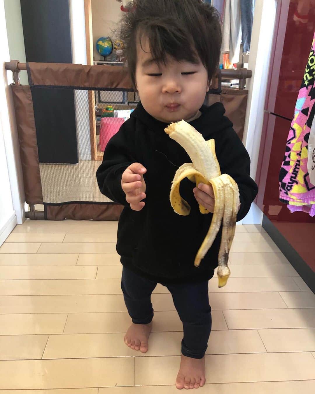 コドモノ！写真部さんのインスタグラム写真 - (コドモノ！写真部Instagram)「🕊💕 今回ご紹介するのは @shunpeipei1129 さんの投稿です。 . ▽ バナナ🍌大好きバナ男くん。 △ . ただただ、バナナを食べる姿の連写😆 かわいいです💕 . @shunpeipei1129 さん「#コドモノ」のハッシュタグ付けありがとうございました。 . お子様のカワイイ姿、面白い瞬間、なんとも言えない表情などなど毎日募集中！@kodomono_photoをフォローの上、#コドモノ をつけて投稿してください💕 素敵な写真や動画はコドモノ！写真部がフィーチャーさせていただきます。 . 🍼画像や動画は投稿者様に許諾を得てコドモノ！写真部に掲載しています。ご本人以外の無断転載はお控えください。 . ▼▽▼投稿毎日募集中▼▽▼ . #1歳2ヶ月 #1y2m #1歳 #1歳児 #1歳男児 #男の子 #こどものいる暮らし #親バカ部 #面白い #かわいい #バナナ #🍌」2月2日 21時54分 - kodomono_photo