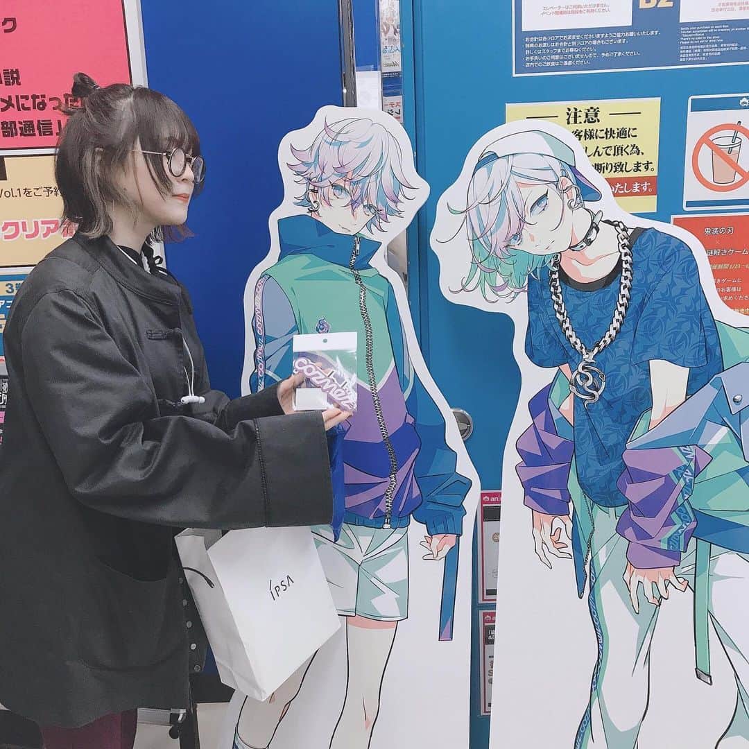 三田麻央のインスタグラム：「推しチームはcozmez 推しチーム曲は悪漢奴等 推しキャラはBAEの燕 夏準くんときたもんだわな、、 #パラライ #paradoxlive」