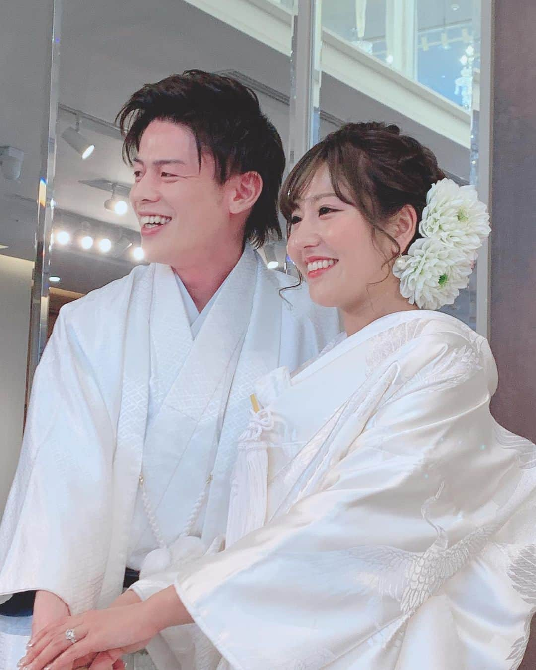 小出真保さんのインスタグラム写真 - (小出真保Instagram)「結婚式💒。 さやちゃんおめでとう🎊。 結婚式は へんなところで笑ってしまう病気発症🤣🙏。 でもね、ホントに感動しました。親御さんが大事に育ててきた子供の式。ホントに結婚式はいいですね。好きです。綺麗に着飾って あまりしないキラキラのメイクしてみたり 美味しいごはん 高級ホテル とても好きです💋。出会いを求めてる風の女性がいるのも 見てて ニヤニヤ、あ、ニコニコします😇。 でーこいも、1パーセントの望みがあるのなら諦めずにがんばりますw(結婚を)。でも まずは、東京もどって2020年は、お仕事がんばっていきます。 #スナック玉ちゃん #最高 #結婚式 #💒 #wedding #玉袋筋太郎 さんの乾杯 #🥂 #エンディング映像に出る #またね」2月2日 22時06分 - mahokoide