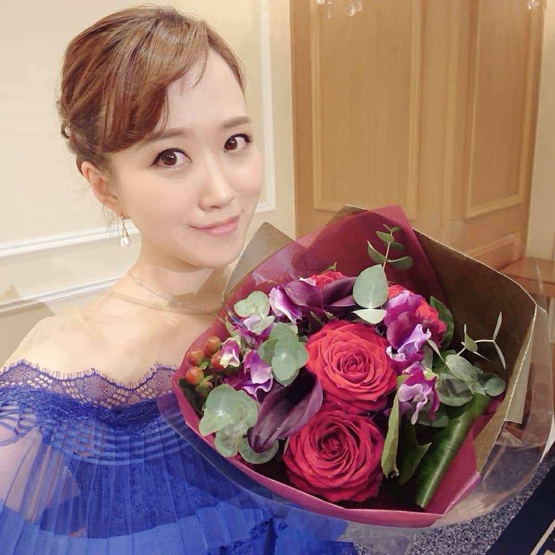 のインスタグラム：「１月も気がつくと２月になっていました(笑)﻿ ﻿ ホテル日航プリンセス京都にて、ゾンタクラブ合同新年会で演奏させて頂いた時の写真です♪綺麗な花束も頂きました💐続くご縁に感謝です！ゾンタクラブの皆様の益々のご発展をお祈りしております！﻿ ﻿ #クロマチックハーモニカ #ハーモニカ #南里沙 #chromaticharmonica #harmonica #risaminami #hohner #hohnermusic #hohnerartist #newsuper64x #super64x  #playtheoriginal  #하모니카 #미나미리﻿﻿﻿사 #半音階口琴 #口琴 #ゾンタクラブ」