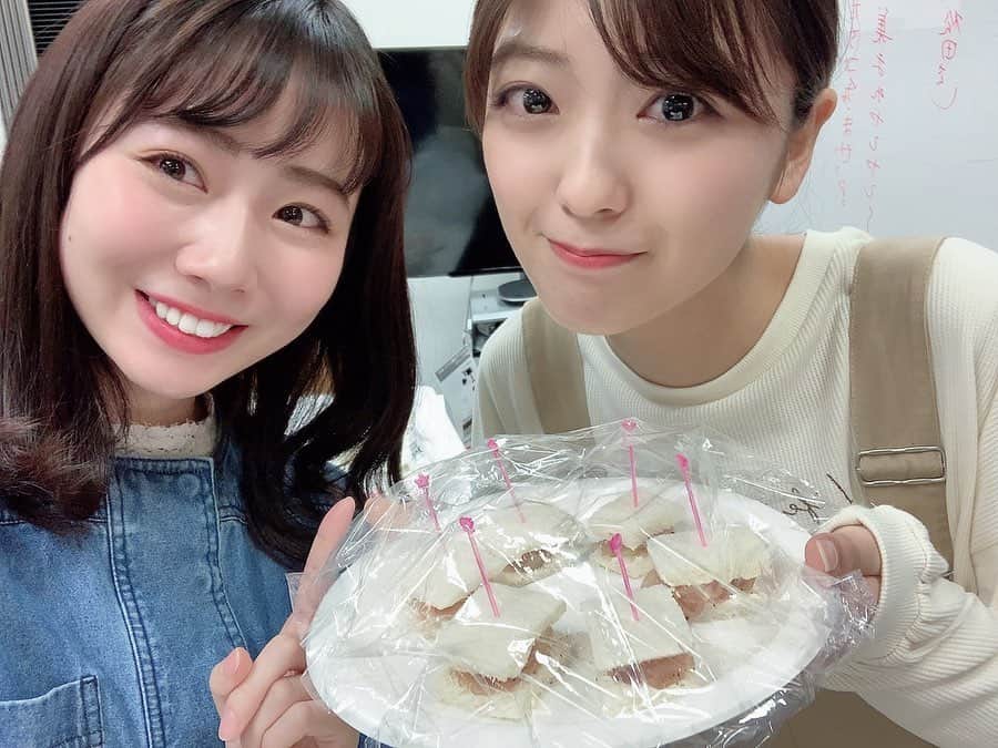 安藤咲良さんのインスタグラム写真 - (安藤咲良Instagram)「. #ゴチャ11  みおちゃんと生ハムピーチサンド作りました🍑✨ 美味しかったけど、 パンない方が良かったみたいです👀笑笑 . ゴチャ前はお肉を🎂 もぐもぐするみおちゃん に癒されました🥰 改めてハタチ、戦隊おめでとう🎉 . #mbsラジオ」2月2日 22時22分 - sakura.ando