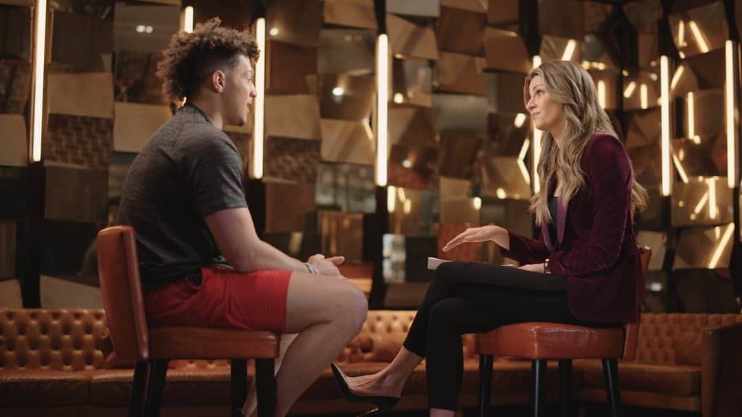 エリン・アンドリューズのインスタグラム：「Last feature of the season! @patrickmahomes gets us set for today’s Super Bowl on @nflonfox Pregame Show @jsantos1111 @route30films @jilliangregory @itsryanrandall @vtrilling @chiefs」