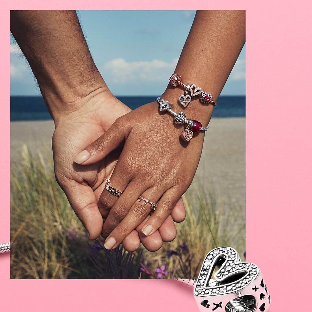 PANDORAさんのインスタグラム写真 - (PANDORAInstagram)「Give her a token of your love with a freehand heart charm that celebrates how real and true your relationship is. 🙌 #PandoraValentines #ValentinesDay #PandoraBracelet」2月2日 22時24分 - theofficialpandora