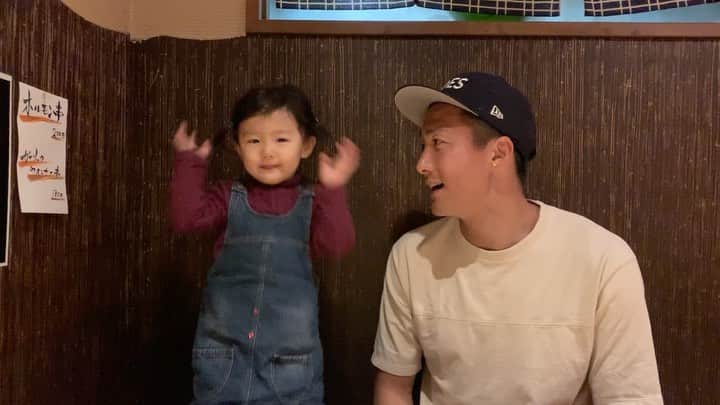 都倉賢のインスタグラム：「キャンプを終えて半月ぶりに家族と再会❤️ 「久々にパパに会えてどんな気持ち？」 って聞いたら 「いっぱい、大好き」  だって😍😍😍 もうキャンプの疲れ吹っ飛んだよね👍」