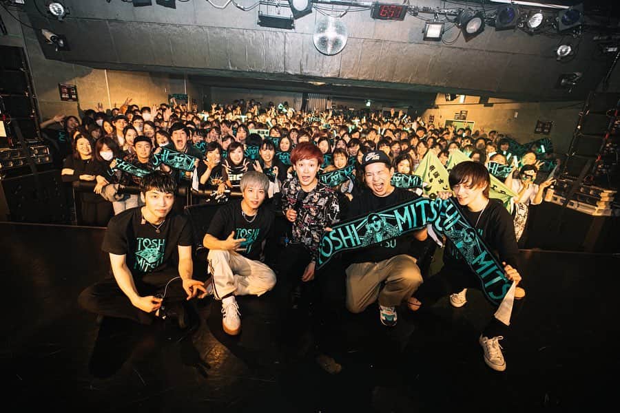 としみつのインスタグラム：「1stワンマンLIVE〜歌みつ〜 2020.2.1吉祥寺CLUB SEATA  ありがとうございました！  バンド以来5年ぶりとなったワンマンライブ。やっぱり歌うのは楽しいし、一緒に歌ってくれてる人の顔が見えると嬉しくなる。 この気持ちを忘れずに、皆さんともっと大きなステージへ行きたいと素直に感じました！  夏には東名阪ツアーもやりますので、是非遊びに来てください！  2,3月はUFesMUSICもあるよ！  #歌みつ #としみつ #東海オンエア」