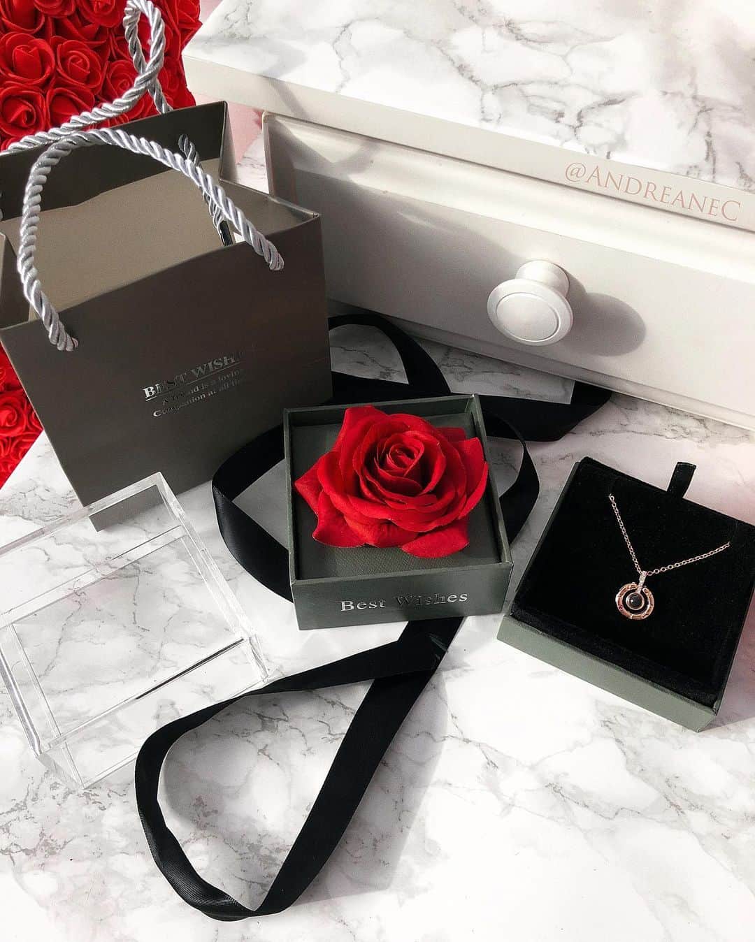 Andreane Chamberlandさんのインスタグラム写真 - (Andreane ChamberlandInstagram)「#top @myposh.co 🖤 1,2,3,4,5,6 or 7?????? 😏"For the Valentine's day this beautifull gift is 70% OFF and free shipping for 48H only so enjoy now !" For an extra 10% OFF use code : 🌹ANDREANE10 🌹at checkout page  @5.stars.shop ⭐️https://bit.ly/2S95FVw ⭐️ "True love has no boundaries. Show those who are precious to you how much they mean to you in the most unique way with this "I love you 100 language necklace" include this beautyfull rose box.  Surprise your loved ones by telling them in on the hidden message inside the necklace!  #necklace #rose #roses #valentineday #valentinesday2020 #valentinesday #giftideas #gift」2月2日 23時21分 - andreanec