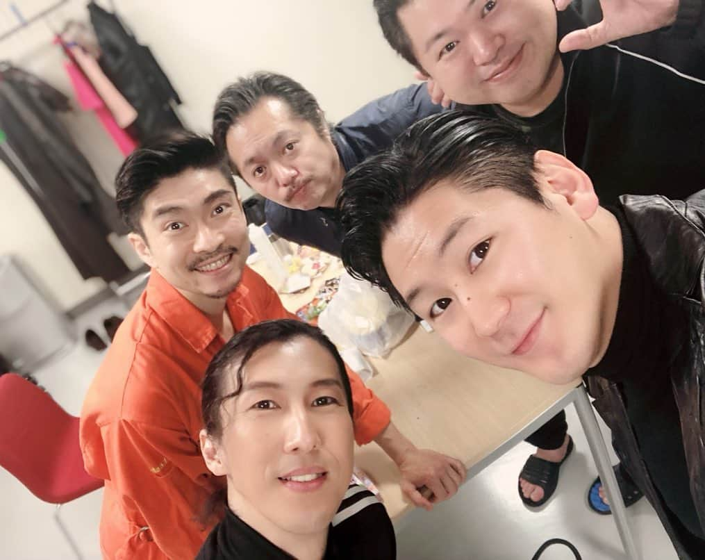 小野田龍之介さんのインスタグラム写真 - (小野田龍之介Instagram)「CHESS the MUSICAL🎶 楽曲の豊かさ、カンパニーの皆様の素晴らしきパフォーマンス✨ やはりこの作品好きだなー🤣 日本で初めて上演された時から好きな作品の一つです‼️ こうしてまた新たな形で拝見することが出来て、そして日英の素敵なコラボレーションが見られて嬉しかったです⭐️ ＊ ＊ ＊ #ミュージカル #チェス  #musical #chess  #RaminKarimloo #LukeWalsh #佐藤隆紀  #伊藤広祥 #柴原直樹 #仙名立宗 #染谷洸太 #中井智彦  #増原英也 #大塚たかし #武藤寛 #森山大輔  #小野田龍之介」2月2日 23時25分 - ryunosuke_onoda